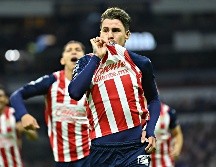 Un remate de 'Chicote' Calderón bastó para regresar a las Chivas a la zona de repechaje. IMAG07