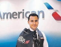 Luis Alonso Ramírez López recibió por parte de su aerolínea el reconocimiento Real American Hero. ESPECIAL