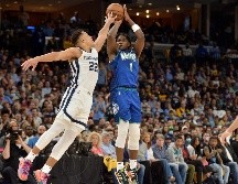 Anthony Edwards hizo su presentación en un partido de playoffs con una espectacular cuenta de 36 puntos, cuatro triples y seis asistencias. AP/B. Dill