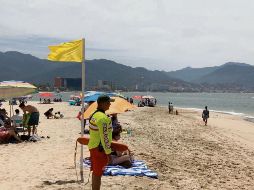 Se mantiene la vigilancia del personal de Protección Civil Jalisco en puntos como El Malecón, Playa de los Muertos, Las Glorias y Camarones. ESPECIAL