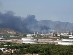 En el puerto de Salina Cruz, además de la refinería, Pemex tiene otras instalaciones de alto riesgo. EFE/J. Cortez