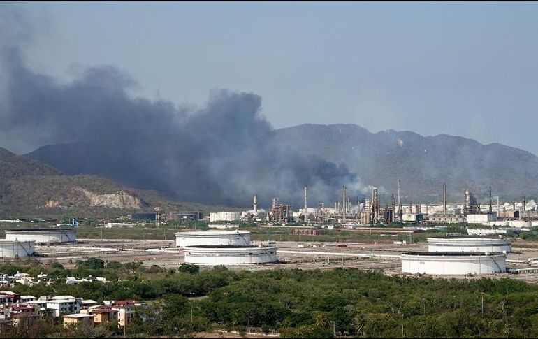 En el puerto de Salina Cruz, además de la refinería, Pemex tiene otras instalaciones de alto riesgo. EFE/J. Cortez