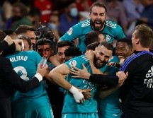 Benzema prolongó su gran momento dando el tanto de la victoria del equipo de la capital, con un disparo en la frontal del área pequeña a pase del brasileño Rodrygo, ya en el 90+2. EFE / J. Muñoz