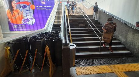 En la estación plaza Patria colocaron obstáculos para impedir que pasen los pasajeros; no hay fecha para la reparación. EL INFORMADOR/G. Gallo
