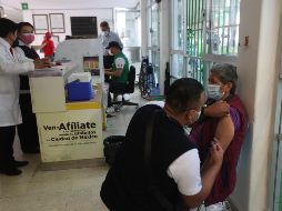 En todo el país el IMSS está aplicando la vacuna, sólo quedan dos semanas de Campaña Nacional de Vacunación. EFE/S. Gutiérrez