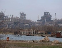 Una vista de la planta Azovstal en el medio de una destruida Mariúpol. GETTY IMAGES /