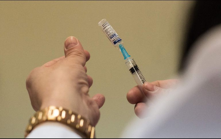La convocatoria está abierta a la población mayor de 18 años que no ha podido completar su esquema de vacunación. AFP / ARCHIVO