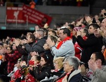 En el mítico estadio pudo escucharse el tradicional cántico de la afición del Manchester United dedicado al astro lusitano 