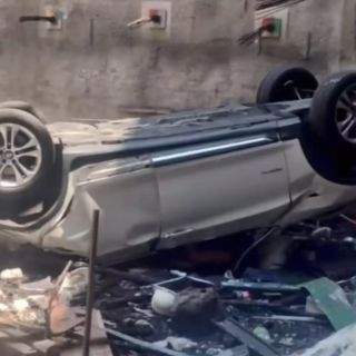 BMW cae a 40 metros de profundidad; mueren una mujer y una niña