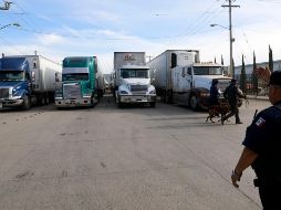 El gobernador de Texas, Greg Abbott, aseguró que en cualquier momento puede reactivar las inspecciones de tráilers. NTX/ARCHIVO