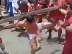 El actor que representaba a Jesucristo pateó a sus compañeros porque no soportó los azotes. ESPECIAL