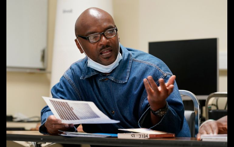 Los reclusos de la Prisión Estatal San Quentin pueden tomar clases de literatura, astronomía, gobierno estadounidense y precálculo para obtener un título de técnico superior universitario. AP/E. Risberg