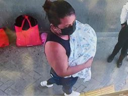 Cámaras de seguridad del IMSS captaron el momento en el que el bebé fue robado. ESPECIAL