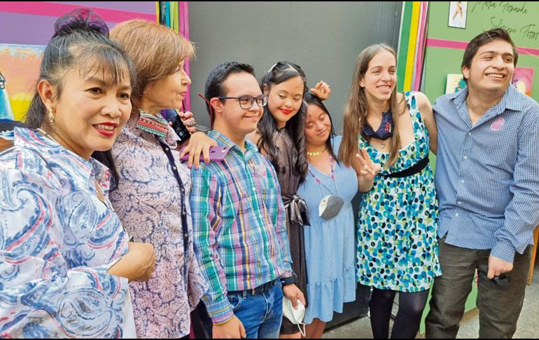 De izquierda a derecha: Melanie Beloncio, Carmen Parada, José David Inda Guzmán, Lupita Zamora, María Fernanda Solórzano, Victoria Cristina Rodríguez y Juan Pablo Barajas. EL INFORMADOR/R. Solís