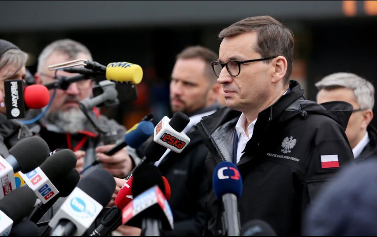 El primer ministro de Polonia, Mateusz Morawiecki, expreso solidaridad con las familias de las victimas que sufrieron las explosiones.  EFE / Z. Meissner