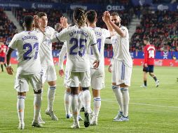 El Real Madrid está a 5 puntos de proclamarse campeón de LaLiga, aunque podría hacerlo antes si el Barcelona suma un doble tropiezo de aquí al domingo. EFE/V. López