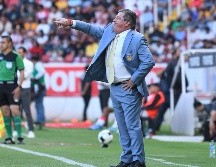 Miguel Herrera sacó una laptop en su conferencia de prensa para exhibir los errores arbitrales. IMAGO7