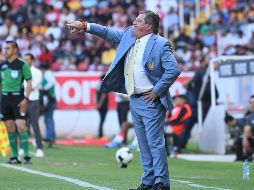 Miguel Herrera sacó una laptop en su conferencia de prensa para exhibir los errores arbitrales. IMAGO7