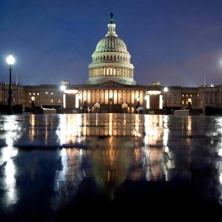 Estados Unidos: Paracaidistas en partido de beisbol desatan falsa alarma en el Capitolio