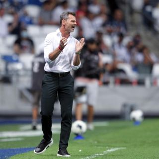 Diego Cocca se va conforme con el empate