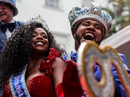 El rey Momo y la princesa del carnaval recibieron las llaves de la ciudad, acto que da inicio a la fiesta. EFE/A. Lacerd
