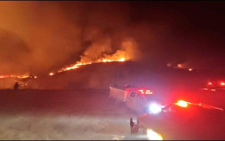Personal de la Protección Civil y Bomberos laboraron en el área para evitar se extendiera la conflagración. TWITTER / @UMPCyBZ