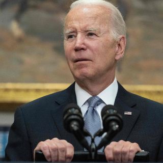 Biden anuncia más ayuda militar a Ucrania y veta a los barcos rusos en EU