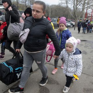 México pide a ucranianos que buscan asilo en EU no viajar a la frontera