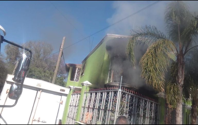 El incendio se registró en una finca ubicada en la calle Oro, en la colonia Lomas de la Victoria. ESPECIAL /