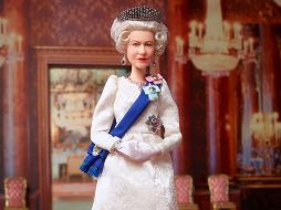 En el cumpleaños 96 de Isabel II, Mattel lanzó a la venta una Barbie como homenaje a sus siete décadas en el trono británico. INSTAGRAM @BARBIE