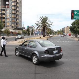 Empeora el caos vial, pero crece recaudación por multas