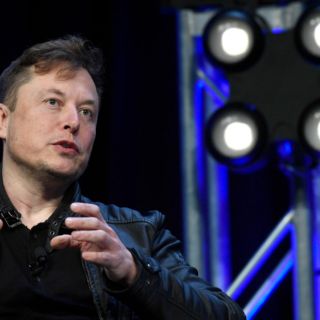 Netflix: Elon Musk dice que "el virus woke" es el culpable del desplome de la plataforma