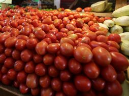 El Jitomate registró un incremento del 16.65% en su precio. NTX/ARCHIVO
