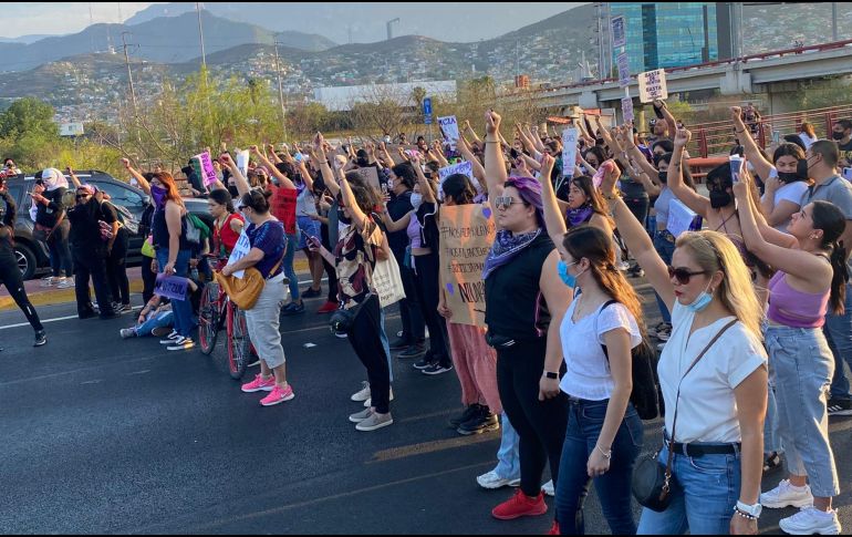 La marcha para pedir justicia por la muerte de Debanhi partió a las 17:30 horas en Monterrey, Nuevo León. ESPECIAL