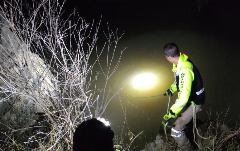 Durante la madrugada de este sábado recuperaron los cuerpos de dos jóvenes que se ahogaron en el río del poblado Mirandillas, en Mascota, Jalisco. ESPECIAL