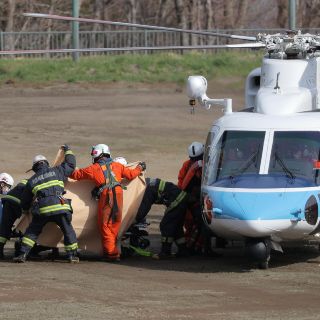 Rescatan sólo a 4 de 26 personas de barco que naufragó en Japón