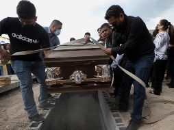 Debanhi fue sepultada por su familia y amigos en el municipio de Galeana, Nuevo León. EFE