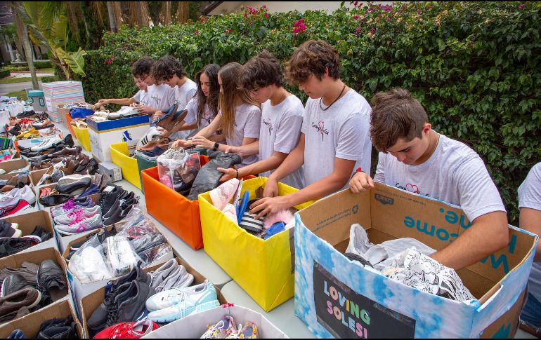 La campaña existe desde 2011, pero nunca hasta ahora se había logrado reunir tal cantidad de zapatos ni tantos nuevos, algunos hasta con la caja original y de marcas conocidas. EFE/C. Herrera