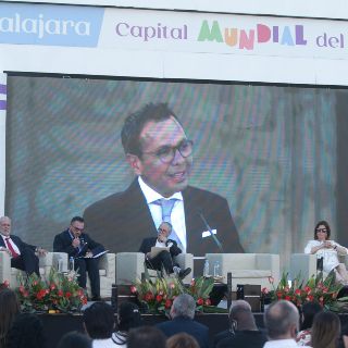 Festejan al libro como vía de cultura de paz