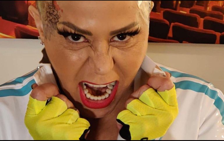La cantante Alejandra Guzmán compartió cuál fue proceso para realizarse el look de una cabeza rapada. ESPECIAL
