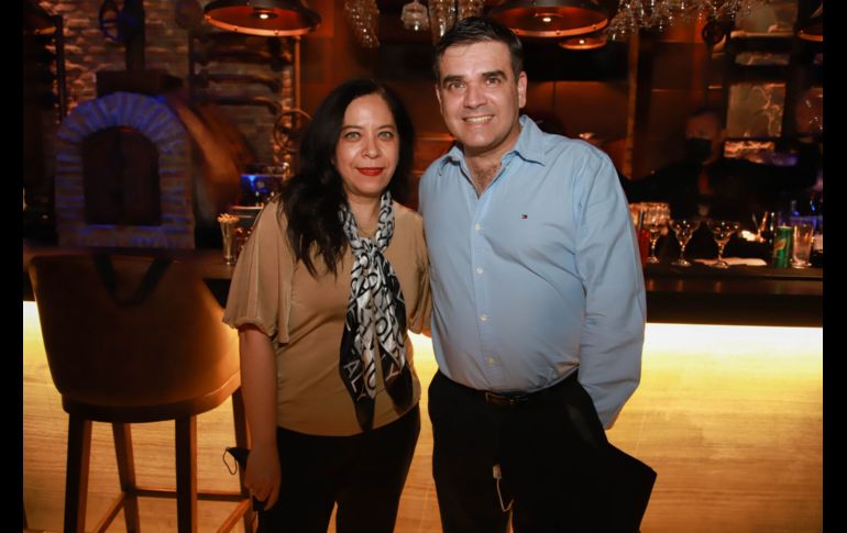 Verónica Perea y Carlos Sandoval. GENTE BIEN JALISCO/TONY MARTÍNEZ