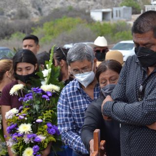 Compañeros de la universidad rinden homenaje a Debanhi Escobar