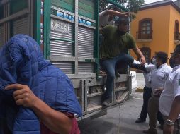 El INM señaló que también tiene el registro de personas migrantes solas o en grupos pequeños conformados de entre una a ocho personas por nacionalidad quienes transitaba por territorio nacional en condición de estancia irregular. EFE / D. Ricardez