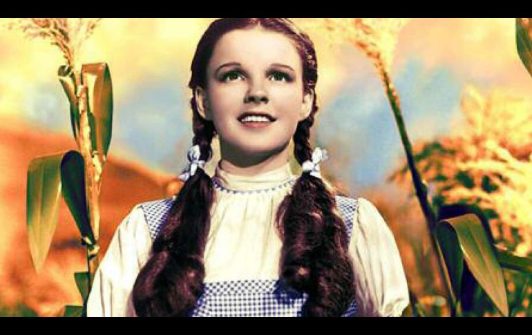 Se subastará el famoso vestido de Dorothy en “El Mago de Oz”. REUTER/ Julien's Auctions