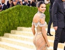 El vestido que Kendall Jenner usó en la Met Gala 2021, inspirado en Audrey Hepburn. AFP