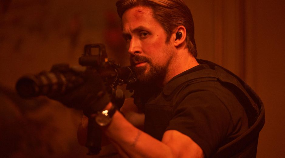 Ryan Gosling es “El Hombre Gris” en Netflix. CORTESÍA / NETFLIX