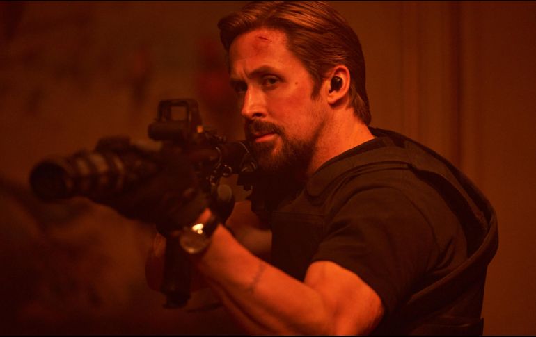 Ryan Gosling es “El Hombre Gris” en Netflix. CORTESÍA / NETFLIX