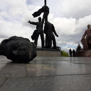 Kiev derriba monumento que celebraba amistad entre Rusia y Ucrania