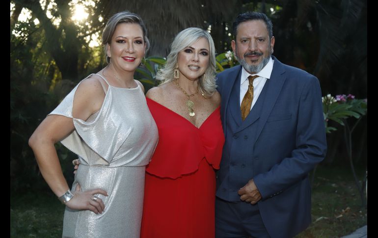 Adriana Velázquez, Mayte Aceves y Ricardo Rivera. GENTE BIEN JALISCO/Claudio Jimeno