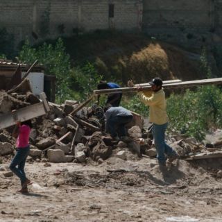 Avanzan trabajos de desalojo en arroyo "El Seco"; familias se niegan a ir a albergues